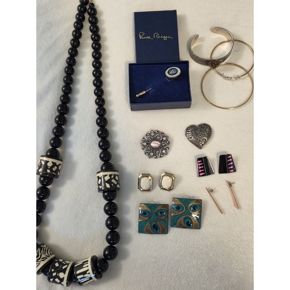 Vintage Modern Jewelry Lot - Picture 2 of 4